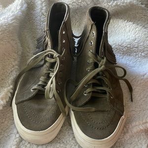 Vans Sk8-Hi Top Moc Fringe Skate Shoes. • Olive Green •mens 6.5 • womens 8.0